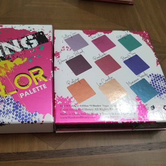 Hank and Henry Eye shadow Palette - Picture 3 of 4